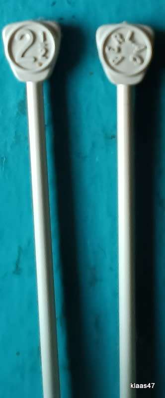Perlac Knitting Needles Size 2 1/2