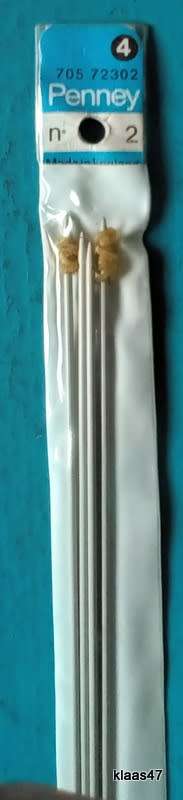 Set of 4 Penney Knitting Needles Size 2