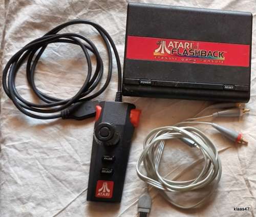 Atari Flashback - Classics Game Console - Cables and 1 Controller