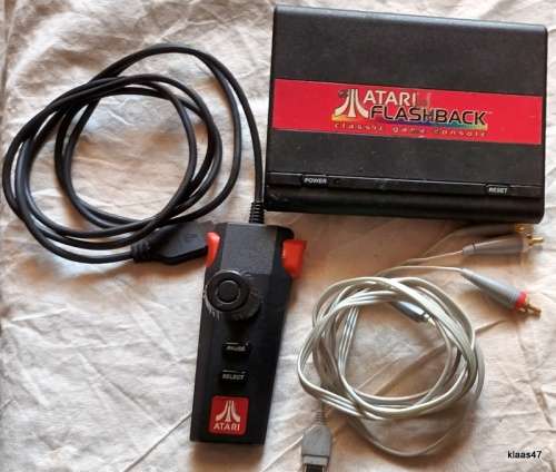 Atari Flashback - Classics Game Console - Cables and 1 Controller