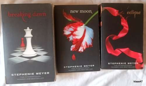 Twilight Series - Stephenie Meyer - New Moon, Eclipse, Breaking Dawn - Paperbacks