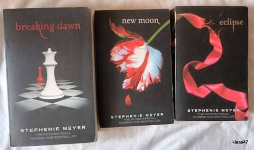 Twilight Series - Stephenie Meyer - New Moon, Eclipse, Breaking Dawn - Paperbacks