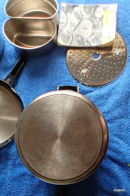 Stainless Steel Pressure Cooker (With all seperators) In very good condition