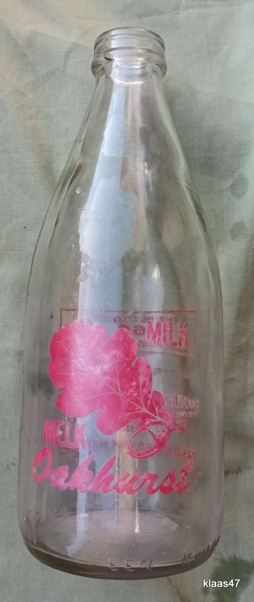 Vintage Oakhurst Dairies (Steenberg) Milk bottle (1 Kwart)