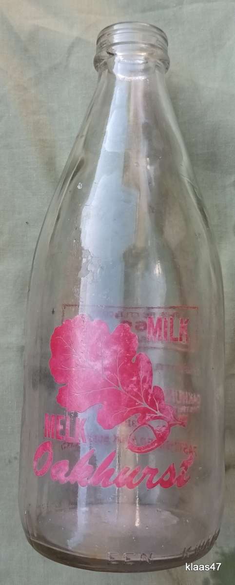 Vintage Oakhurst Dairies (Steenberg) Milk bottle (1 Kwart)