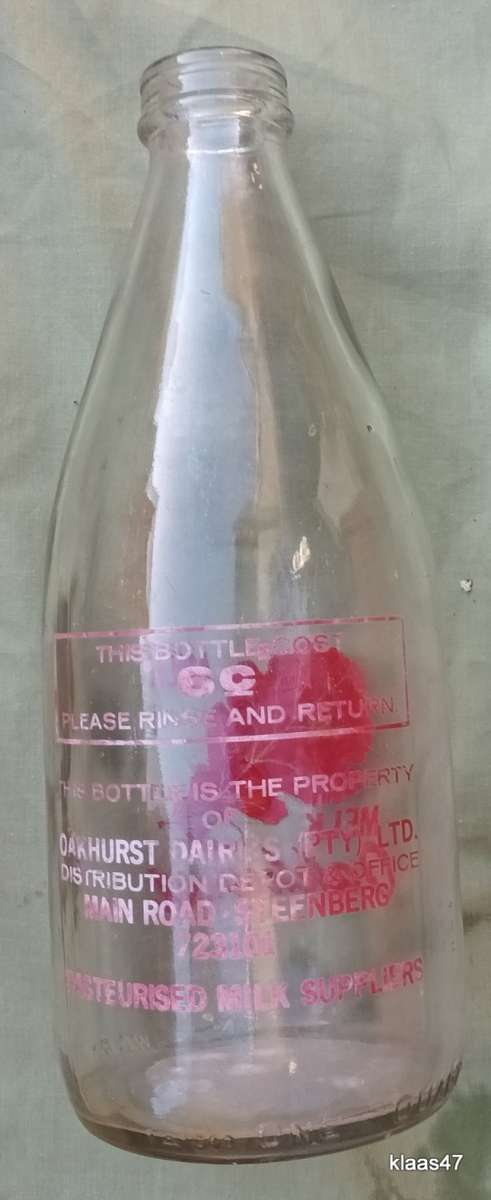 Vintage Oakhurst Dairies (Steenberg) Milk bottle (1 Kwart)