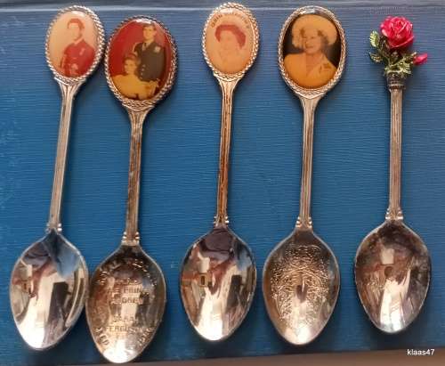 Royal Family - 5 Crested Teaspoons