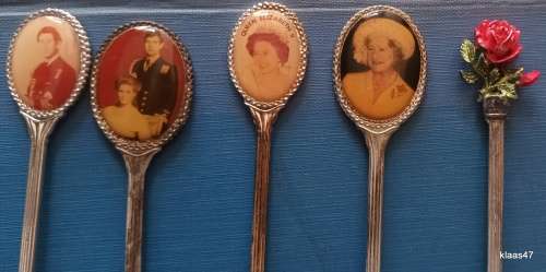 Royal Family - 5 Crested Teaspoons