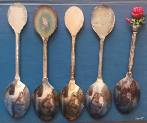 Royal Family - 5 Crested Teaspoons
