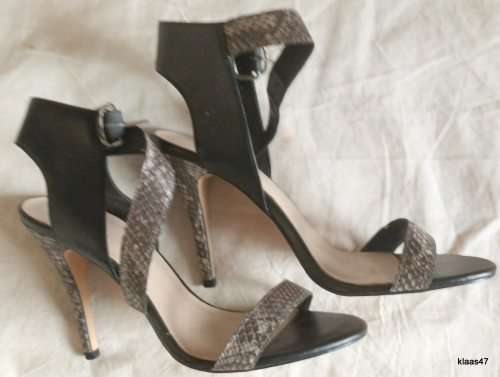 Woolworths Size 7 Ladies High Heel shoes with Leather Uppers (Worn Once)