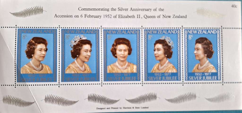 New Zealand 1977 Silver Anniversary Elizabeth II 1 Unused Hinged Miniature Sheet