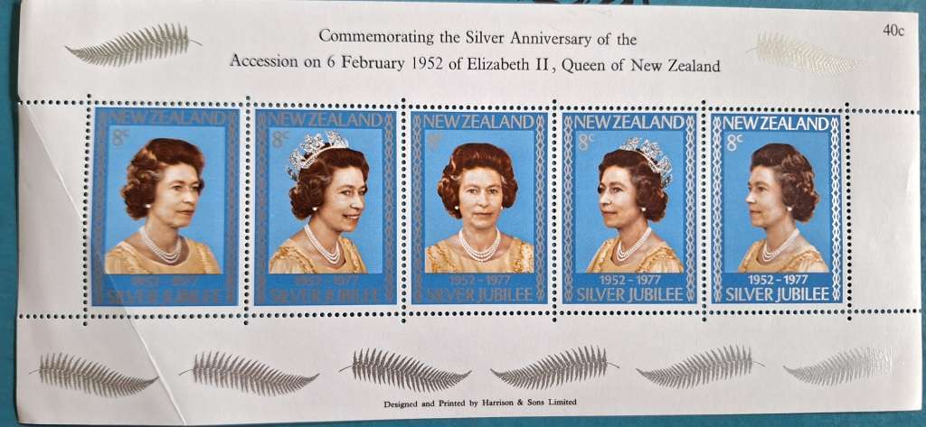 New Zealand 1977 Silver Anniversary Elizabeth II 1 Unused Hinged Miniature Sheet
