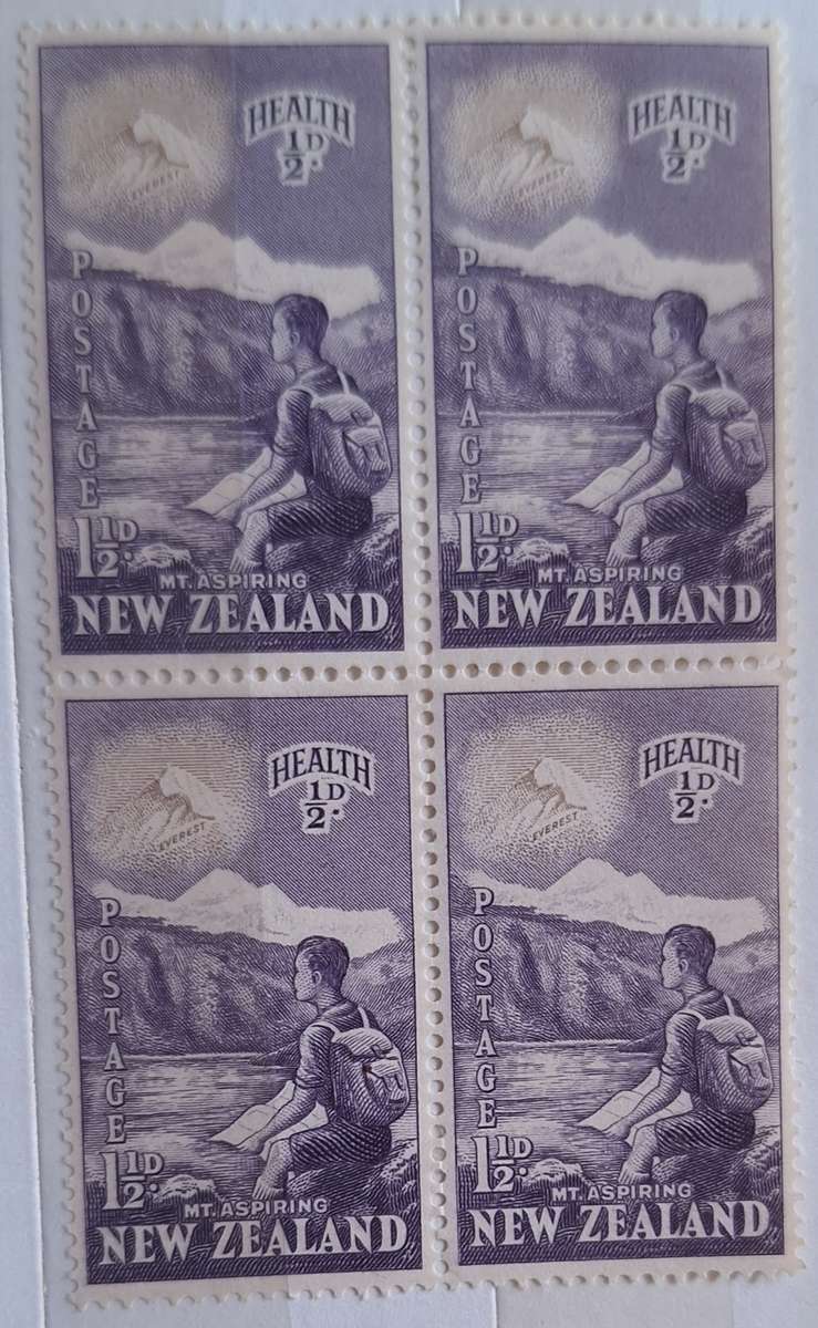 New Zealand 1954 1 1/2d Hiker Block of 4 Unused Hinged stamps