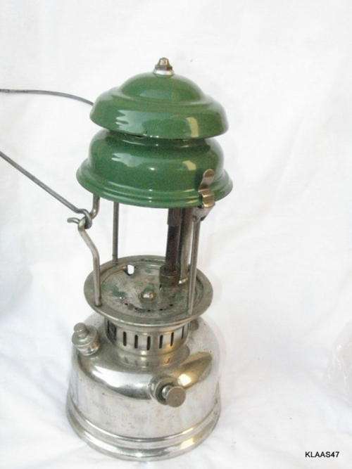 PRIMUS  NO.991; MADE IN SWEDEN ; 32CM HIGH : **NOTE**NO GLASS SHADE**