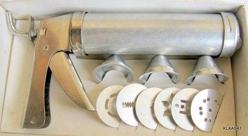 IDEAL BISCUIT AND ICING GUN : IN ORIGINAL BOX : WITH ALL ATTACHMENTS