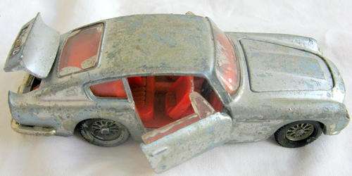 DINKY : ASTON MARTIN : MECCANO LTD : 1:43 : **PLEASE NOTE CONDITION**