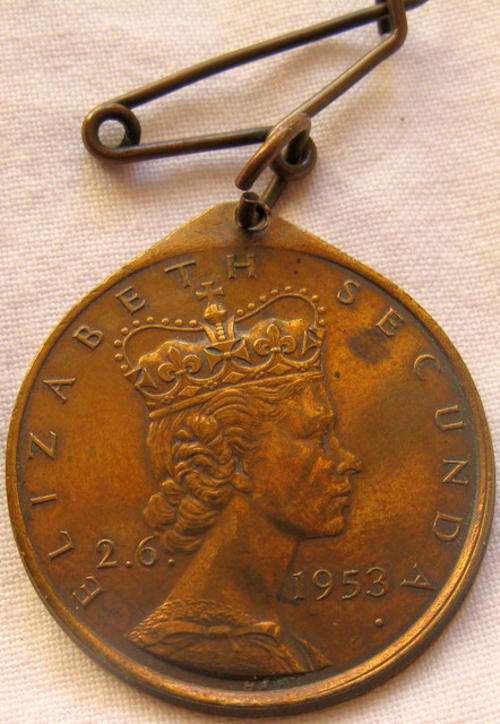 ELIZABETH SECOND : CORONATION 2.6.1953  : CAPE TOWN MEDALLION :  3.1cm DIAMETER