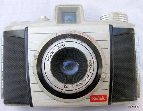 KODAK : `BANTAM` COLORSNAP II : MOUNT 320 - ANASTON LENS : MADE IN ENGLAND : IN COVER CASE