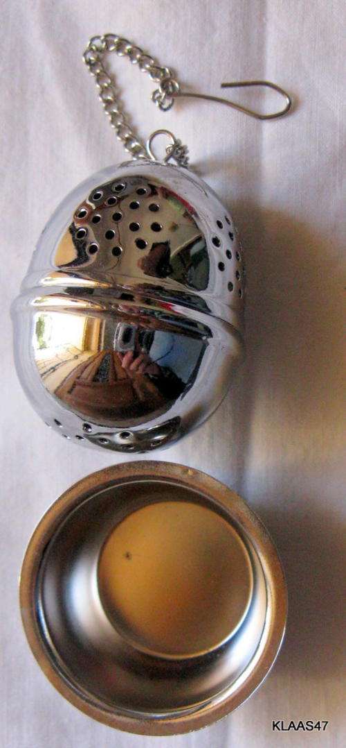 TEA BALL WITH HOLDER : NO. 815 : 4cm DIAMETER - 5cm HIGH