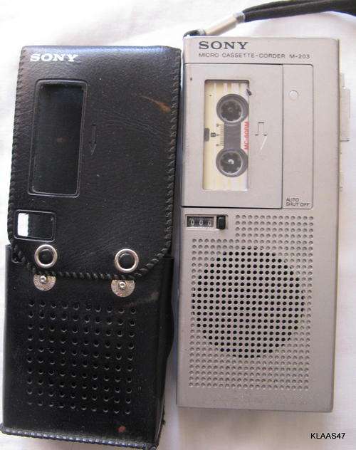 SONY M-203 MICRO CASSETTE-CORDER :  BATTERY SUPPLY 1.5VX2 AA (NOT INCLUDED) : MADE IN JAPAN