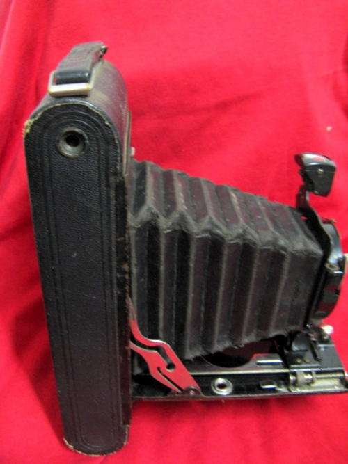 NO 1A POCKET KODAK : **NOTE CONDITION** : IN LEATHER CASE WHICH NEEDS RESTITCHING