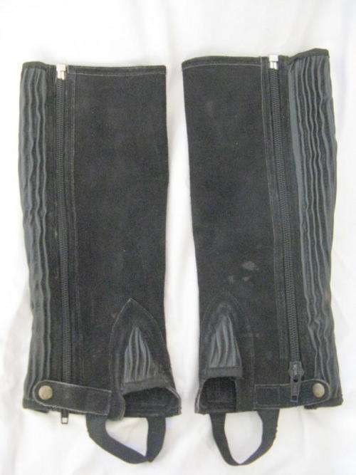 HALF CHAPS : RIBBED SUEDE LEATHER : WITH YKK ZIPPERS : 41.2CM LONG :