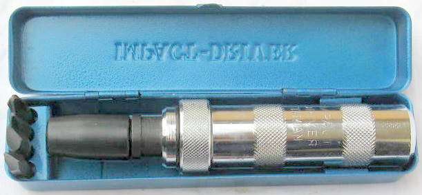 IMPACT DRIVER :  MADE IN TAIWAN : WITH FOUR BITS : IN CASE.