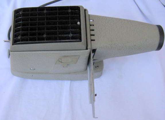 PROJECTOR : SUPER-ZETT III : MADE IN GERMANY : FOR VIEWING 7X7cm SQUARE SLIDES (SOME INCLUDED) WORKI