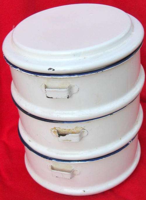 ENAMEL STACKING FOOD CONTAINER : SET OF THREE : 18cm DIAMETER : EACH 7cm DEEP :