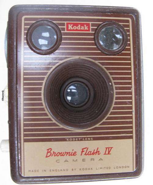 KODAK : BROWNIE FLASH IV : 'KODET' LENS : MADE IN ENGLAND