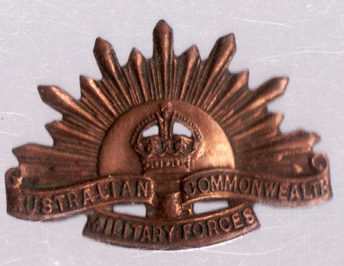 AUSTRALIAN COMMONWEALTH MILITARY FORCES : 4cm ACROSS : LUGS BUT NO PIN FOR BACK