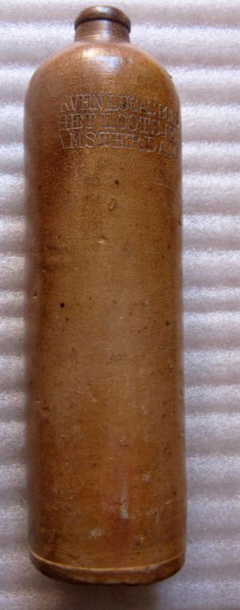 ERVEN LUCAS BOLS HET LOOTSJE AMSTERDAM : STONE GINS : 32cm HIGH : *SMALL CHIP INSIDE THE RIM*