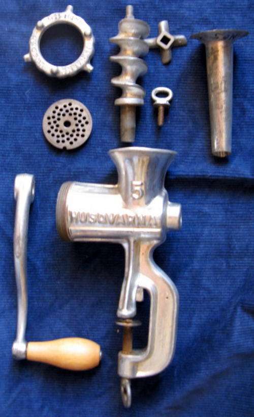HUSQVANA - MINCER - NO. 5 : STILL IN ORIGINAL BOX - WITH SAUSAGE FILLING NOZZLE : MADE IN SWEDEN