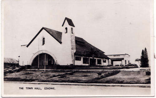 SOUTH AFRICAN POST CARD : BLANK & WHITE : THE TOWN HALL, ESHOWE