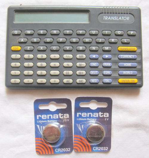 MULTI-LINGUAL TRANSLATOR : BATTERY - 3V X2 CR2032 (INCLUDED) : **WORKING - NO INSTRUCTIONS**