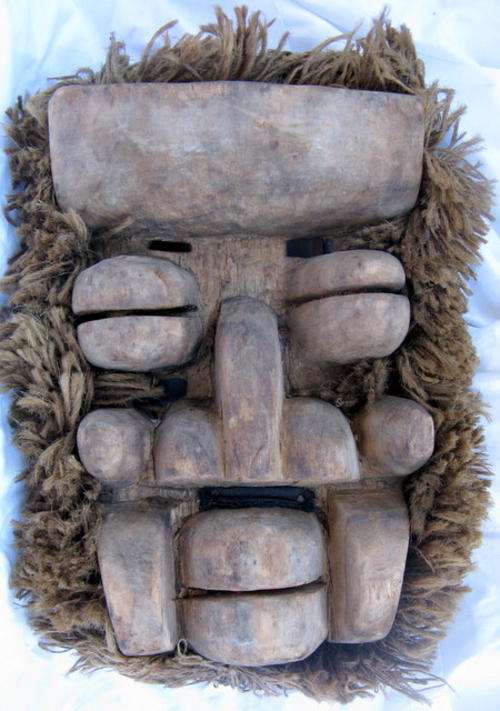 WOODEN FACE :  20cm x  29cm : WALL HANGING : STRING FRINGE AROUND IT.