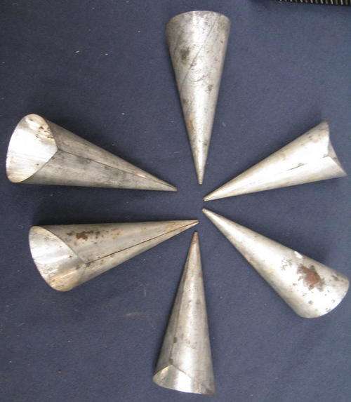 TALA : MADE IN ENGLAND : CREAM HORN PANS : 10.5cm LONG : SET OF 6 : *SOME RUST*