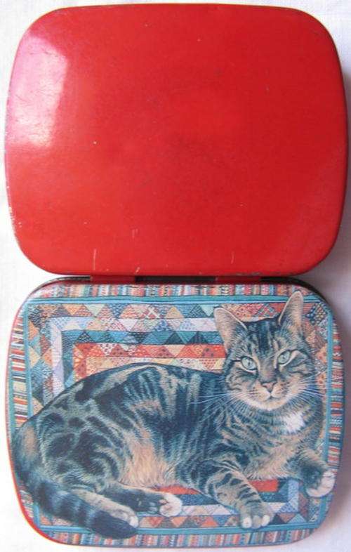 EMPTY TIN : CAT PICTURE : 5.8x4.2x1.4cm