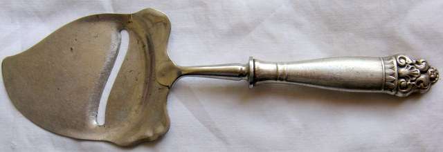 NORWEGIAN CHEESE SLICER : E.P.N.S HANDLE : T.H. MARTHINSEN NORWAY : 21.5cm LONG