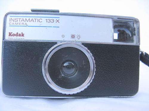 KODAK : INSTAMATIC 133-X : MADE IN ENGLAND : **GOOD FOR DISPLAY OR PROP**