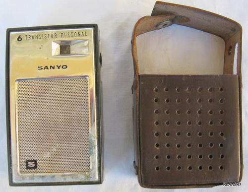 SANYO 6 : TRANSISTOR PERSONAL RADIO : **NOT WORKING**SUITABLE FOR PROP OR DISPLAY**