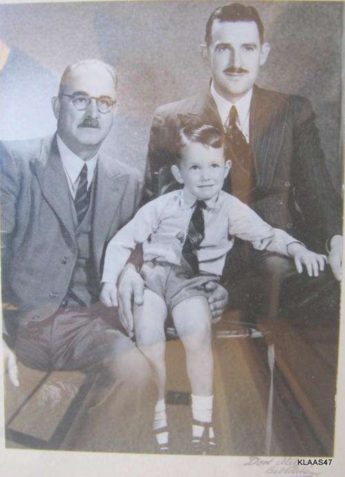 THREE GENERATIONS : FRAMED BLACK & WHITE PHOTO : DON ATELJEE, BETHLEHEM : FRAMED SIZE 27.2X37.3cm