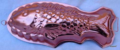 FISH SHAPE MOULD : METAL : 34cm LONG - 14cm WIDE : MADE IN HONG KONG