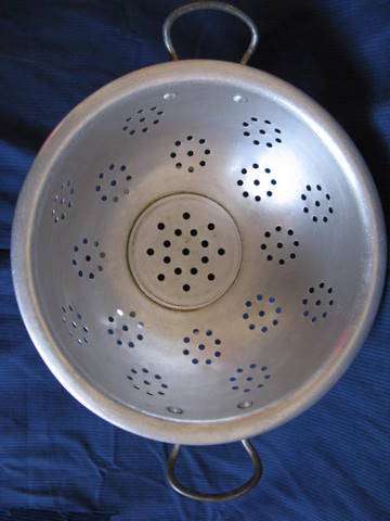 COLANDER : ALUMINIUM : BASE 14cm : DIAMETER 24cm