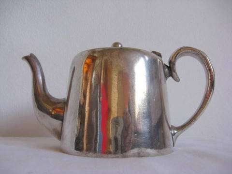 1 PINT TEAPOT : GLADWIN LTD, SHEFFIELD : "AMBASSADOR" : HARD SOLDERED  2252 46 : **PLEASE NOTE DENTS