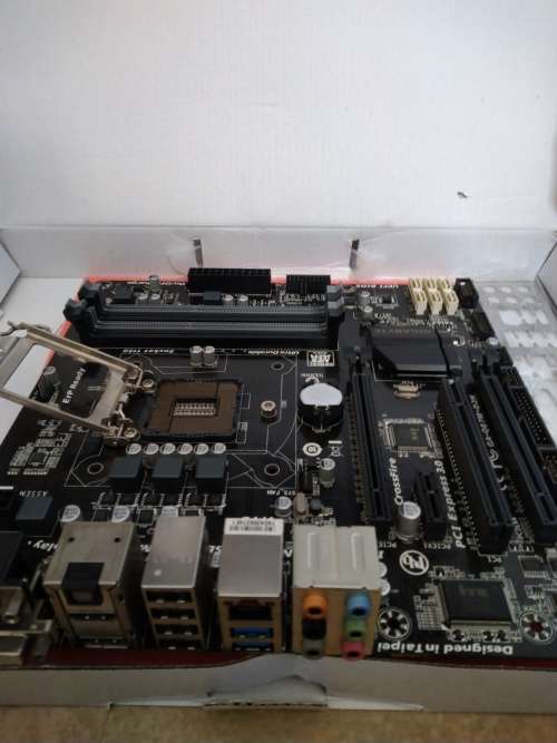 Gigabyte Motherboard Socket 1150+i3-4130 Cpu+2GB DDR3 Ram Not Turning On Selling As Is.