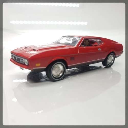 Original Detailed Die Cast Metal Mustang Mach 1 Scale 1:43