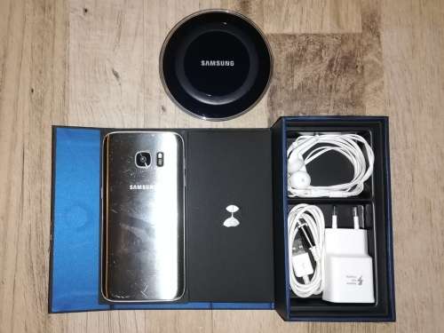 Samsung Galaxy S7 + Accessories