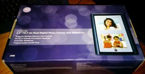 Motorola 4.2"/10.7cm Dual Digital Photo Frames  **2 Available**