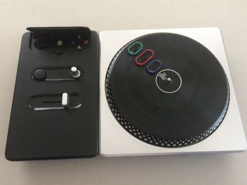 DJ Hero turntable and game